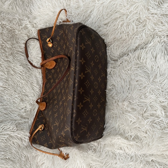 Louis Vuitton Classic Brown Monogram Tote - Picture 4 of 9